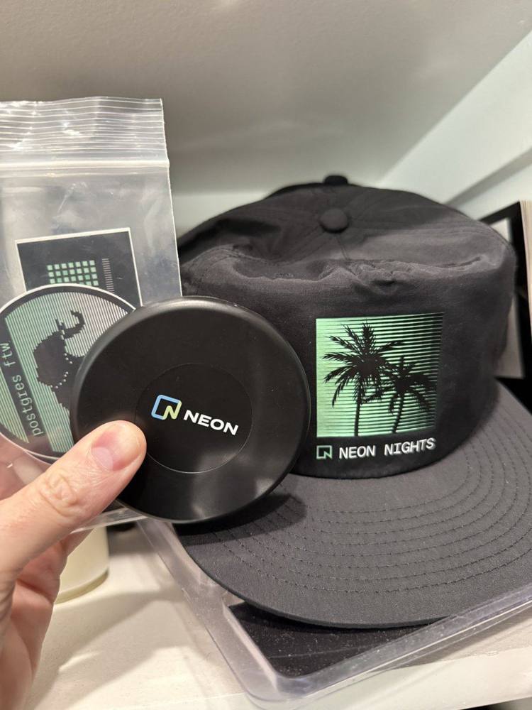 Neon Palm-tree Neon cap + patches